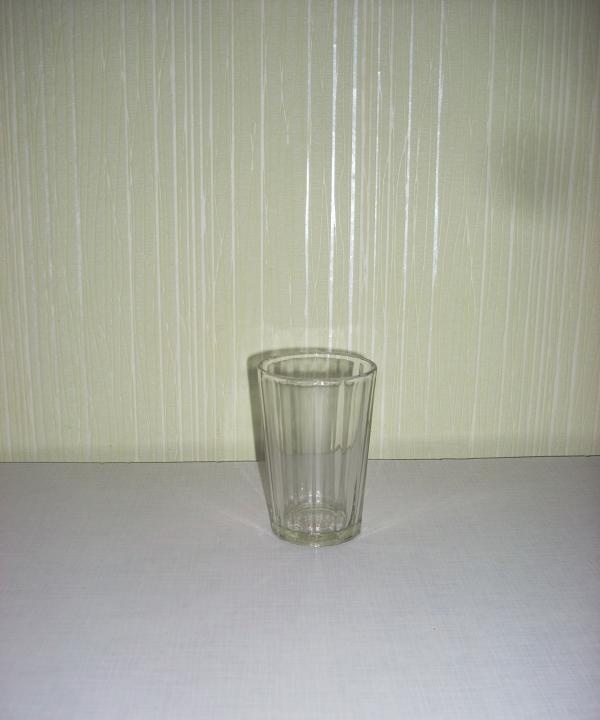 Üvegből készült gyertyatartó