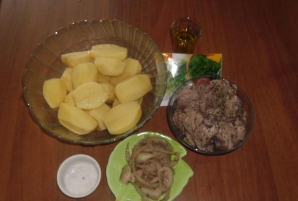 Bakad potatis med kött i ärmen