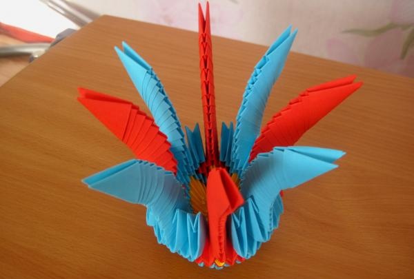 Jarrón en técnica de origami modular.