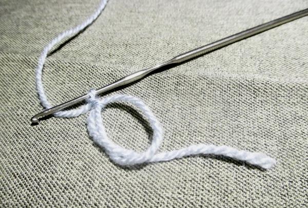We start knitting with an open loop