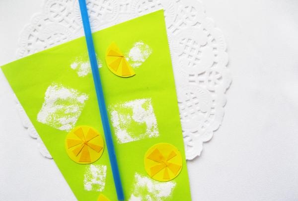 Limonade gemaakt van gekleurd papier