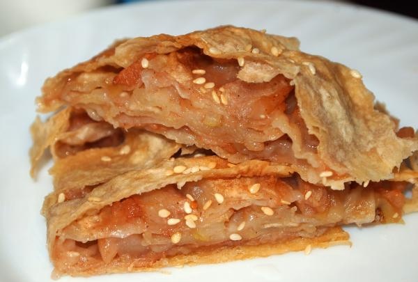 Lazy strudel with lavash apples
