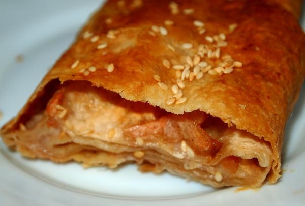 Lazy strudel with lavash apples