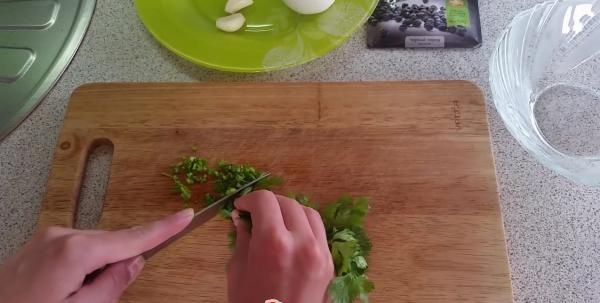 couper les légumes verts