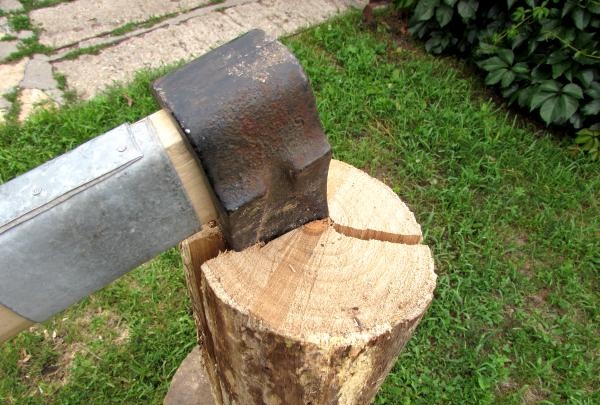 Jak správně štípat dřevo