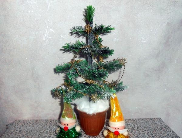 עץ חג המולד עשוי מבקבוק פלסטיק