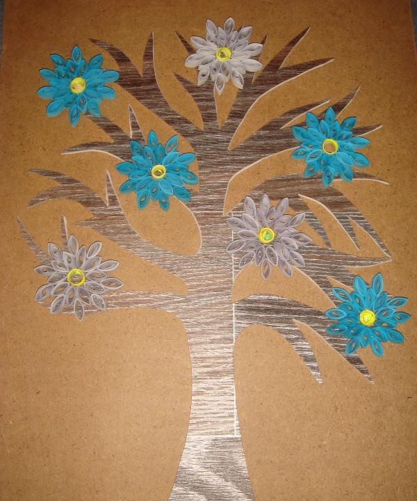 Strom s listami a kvetmi