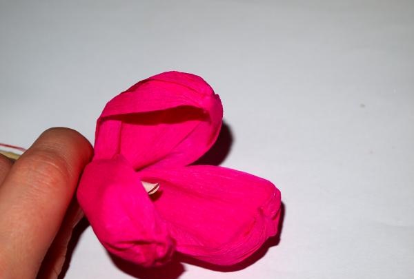ช่อดอกทิวลิปทำจากกระดาษลูกฟูก