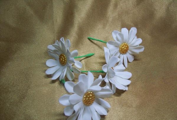 headband na may mga dandelion at daisies