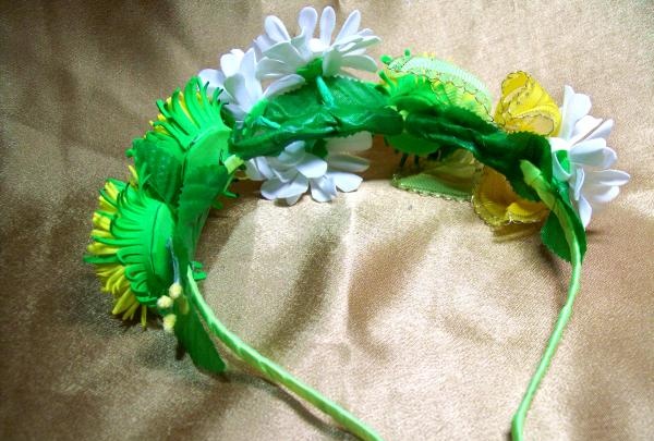 headband na may mga dandelion at daisies
