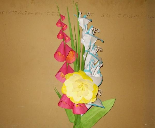 لوحة زهرة ورقية اوريغامي