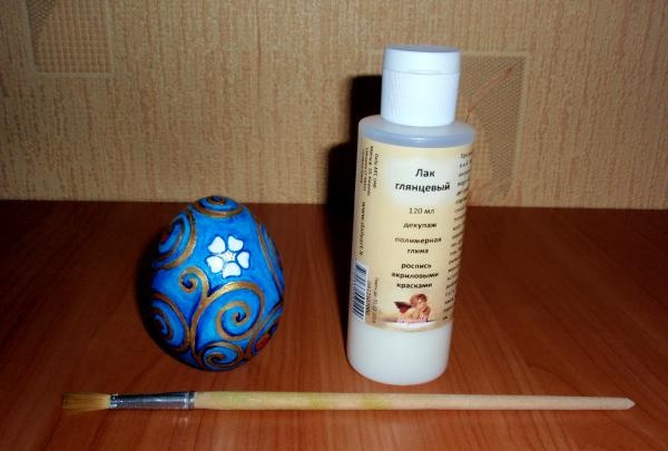 Painting a wooden egg