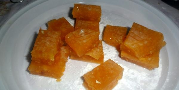 Mga homemade apricot jelly candies