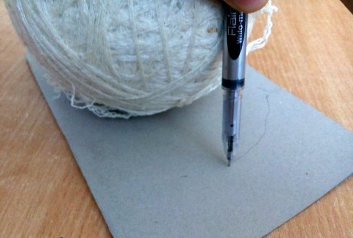 Капа од нити за плетење