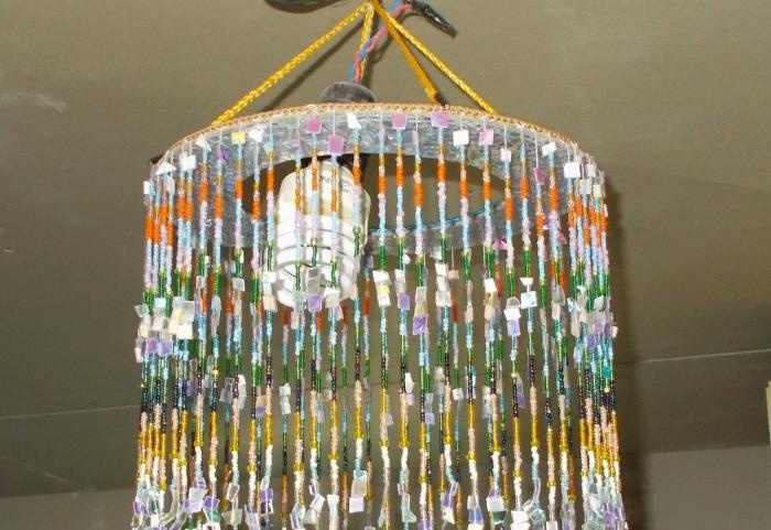 Gardin og lampeskærm lavet af perler