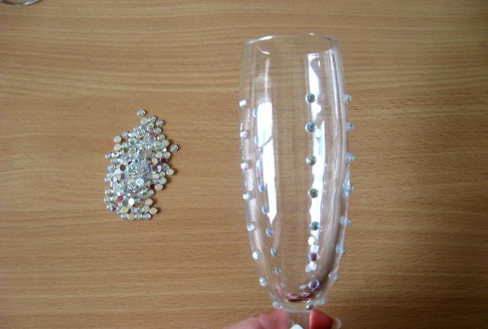 Glasses for a wedding in lilac color