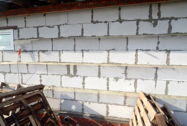 การก่อสร้างบ้านจากบล็อกมวลเบา