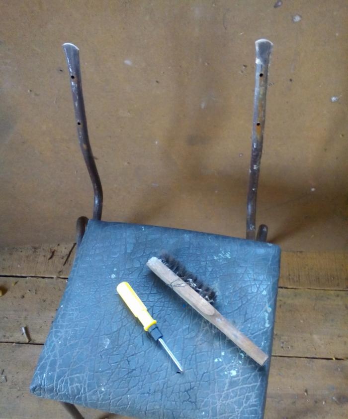 Restaurierung eines alten Stuhls