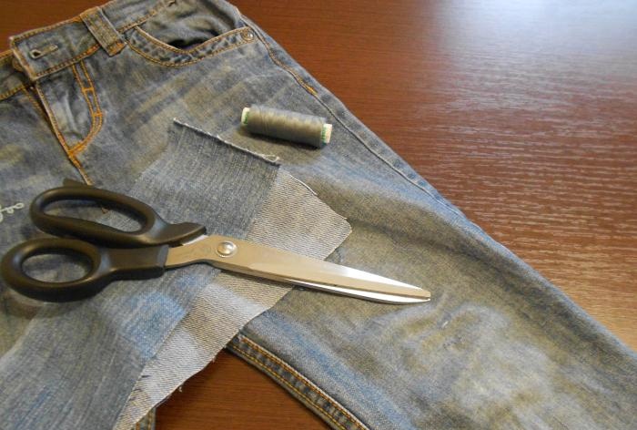 Hoe jeans op de knieën te patchen