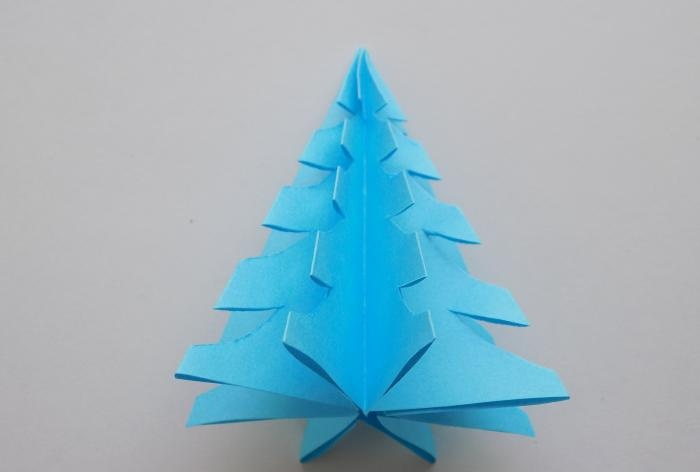 Kék papír karácsonyfa