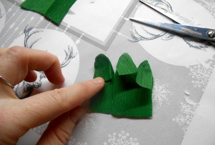 Buquê de açafrões feito de papel ondulado