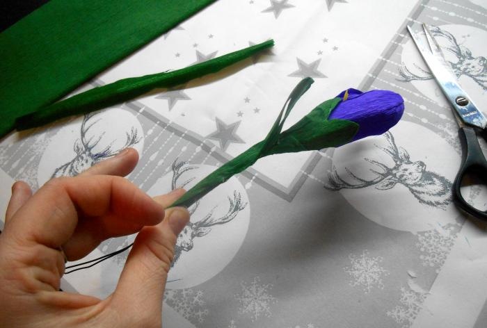 Bouquet de crocus en papier ondulé