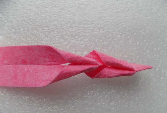 Πώς να φτιάξετε ένα τριαντάφυλλο από μια χαρτοπετσέτα βισκόζης