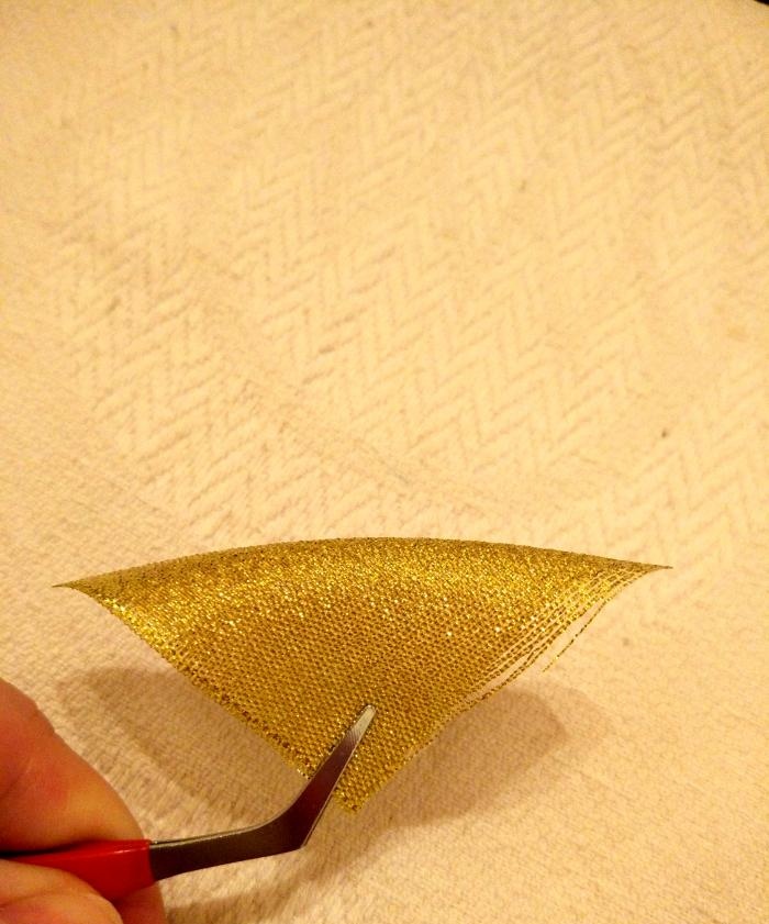 Kanzashi technikával készült szalagokból készült pillangó