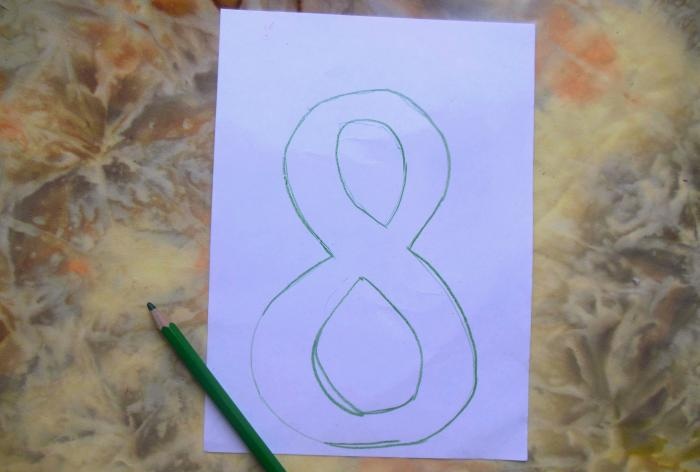Figure eight na gawa sa foam rubber at satin ribbons