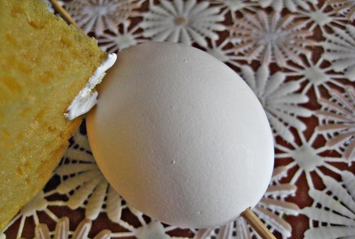 Cesta de Pascua con huevos