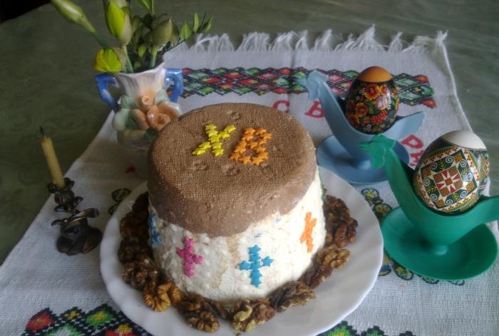 Cottage cheese Easter with chocolate top