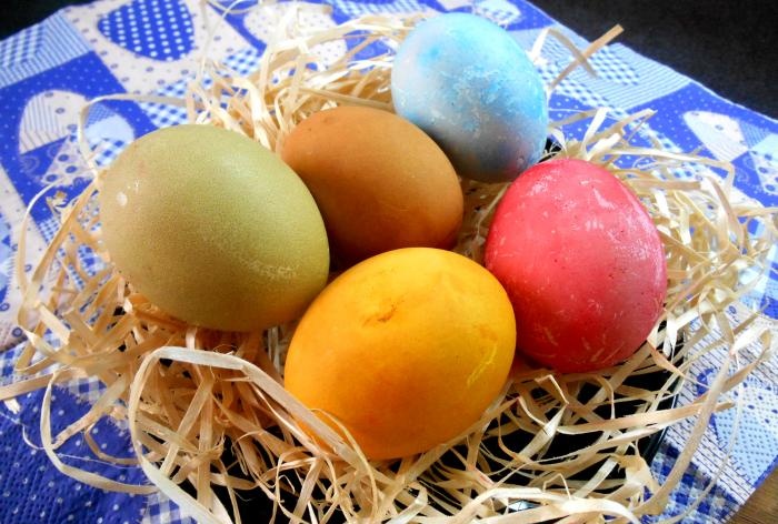 prírodné farbivá na vajcia