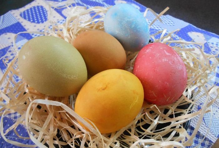 prírodné farbivá na vajcia