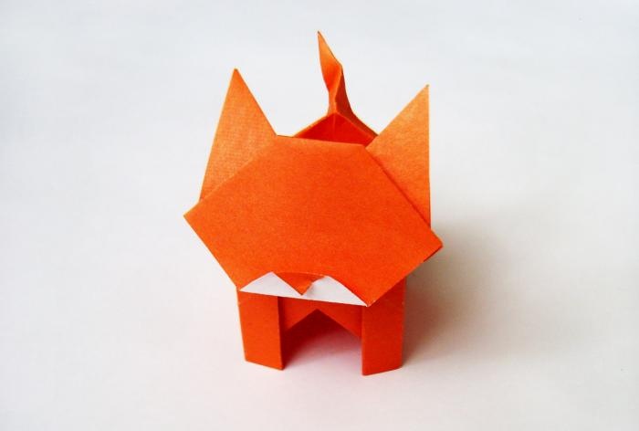 Origami popierinė dėžutė katės formos
