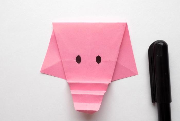 Cómo hacer un elefante usando la técnica del origami.
