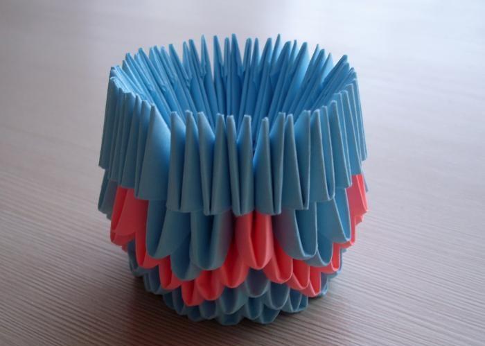Modüler origami tekniğini kullanan kaktüs