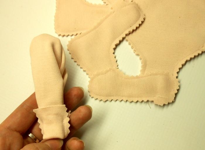 Cum să coasi o păpușă de interior din material textil