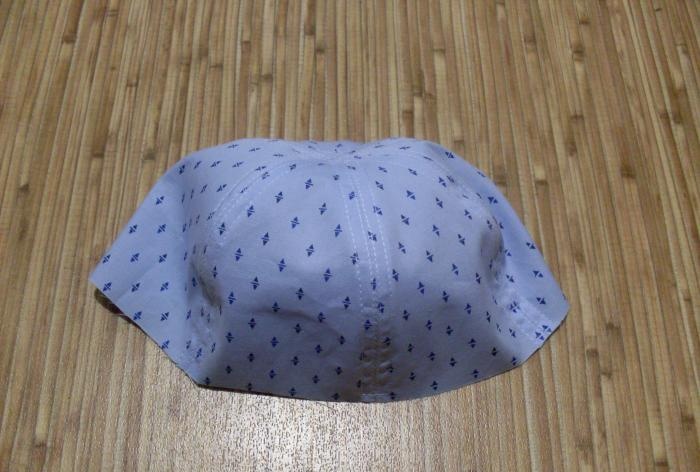 We sew a summer cap for a baby