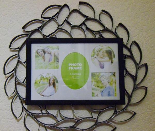 Photo frame made from paper rolls