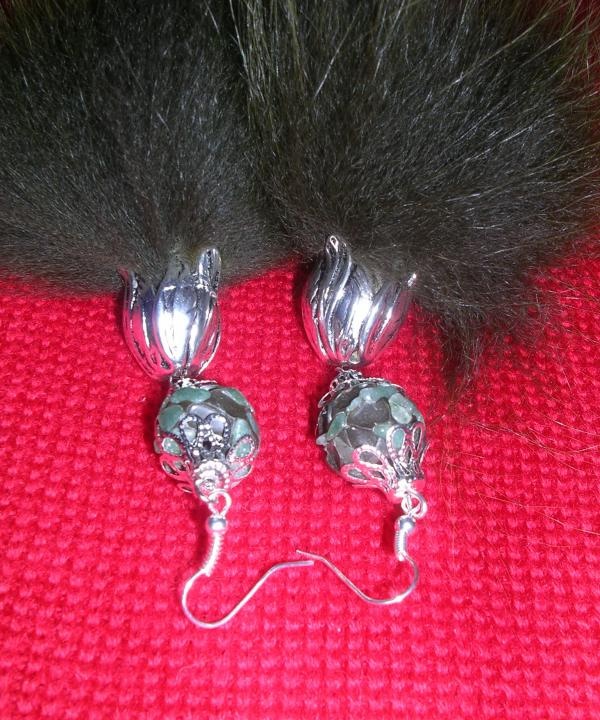 Earrings with stone and fur