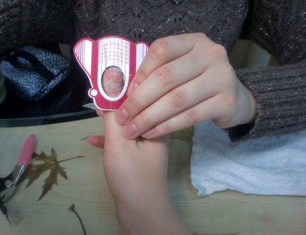 Przedłużanie paznokci akrylem