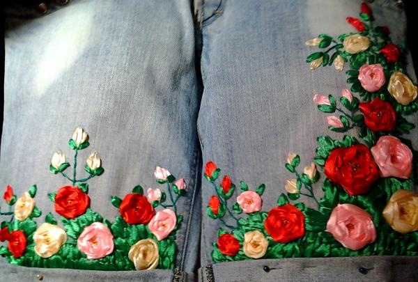 Embroider the center of the roses with beads