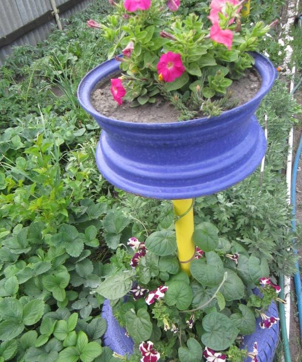 Do-it-yourself two-tier flowerbed