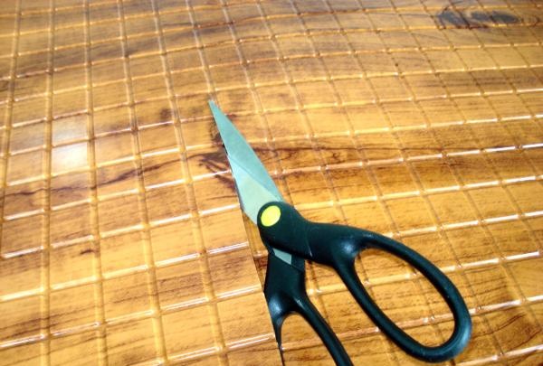 Paneler är lätta att klippa med sax