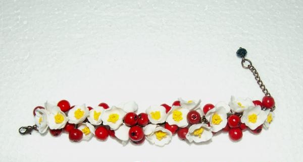 Bracelet with berries and flowers