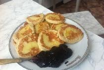 Oatmeal pancake na may mga mansanas