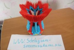 Váza využívajúca modulárnu techniku ​​origami
