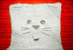 Плетена детска шапка "Котка"