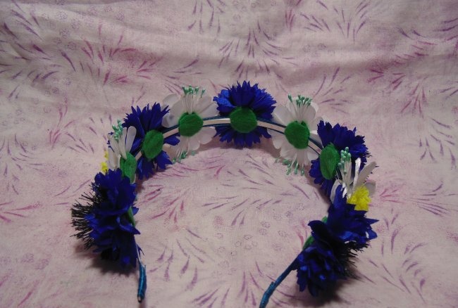 Headband with wildflowers