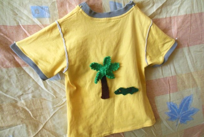 Hæklet tropisk applikation til sommer t-shirt